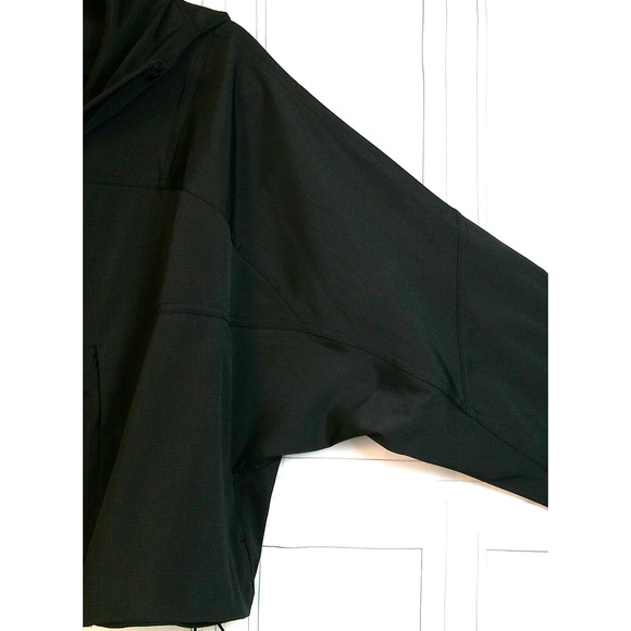 Xersion Black Hooded Cropped QuickDry Jacket/Windbreaker Womens-Large NWT-RTL$54 - Picture 3 of 9